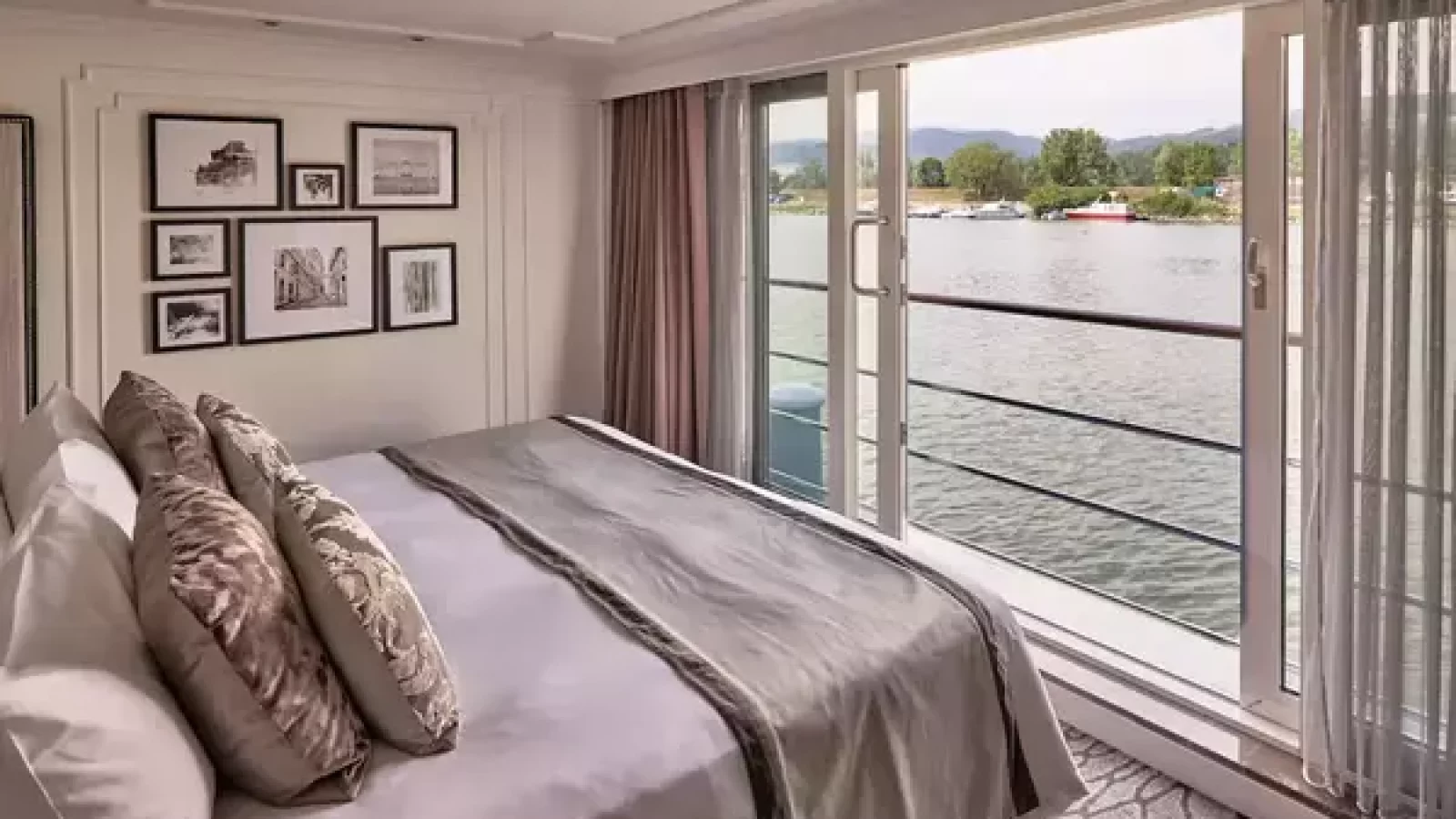 Riverside_Mozart_Cabin_222-0463_comp