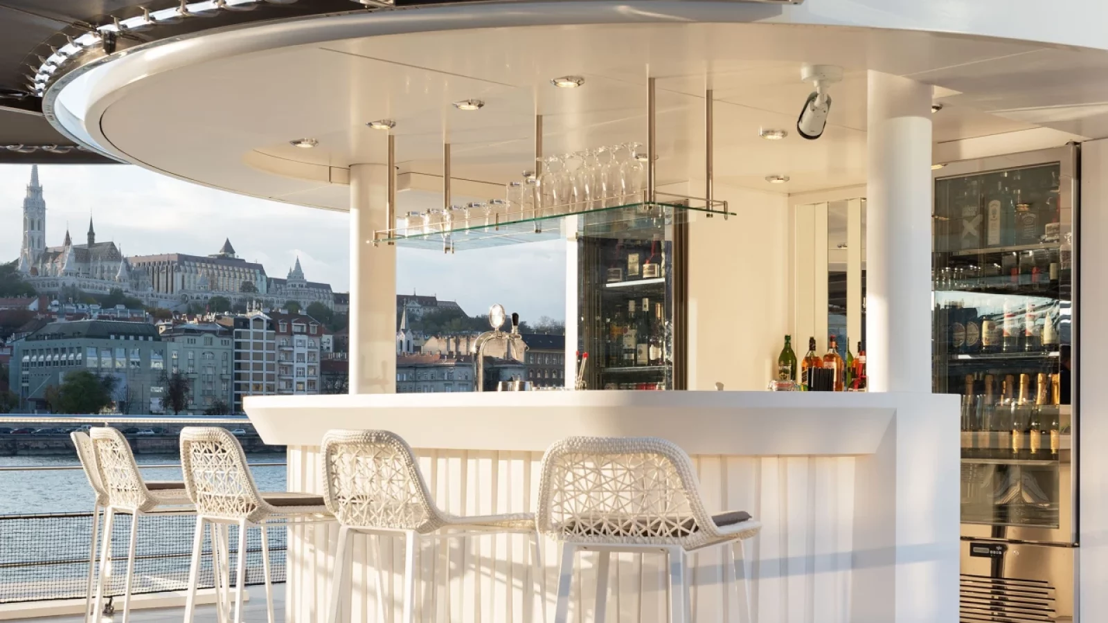 Riverside_Vista_Bar_oberdeck_debussy